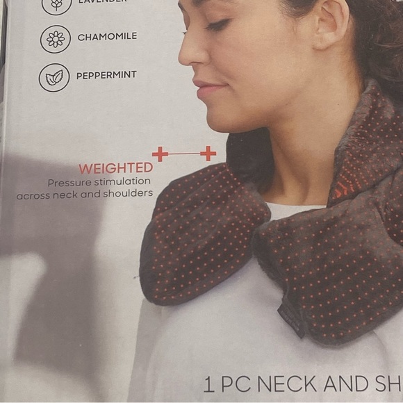 NEW Sharper Image Heated Neck & Shoulder Wrap - Picture 3 of 6